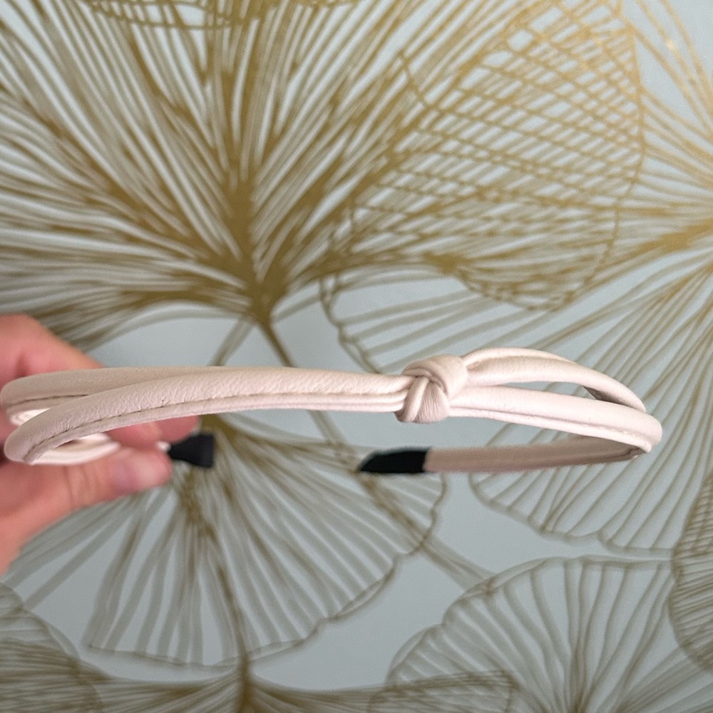 (1) Knotted Faux Leather Headband - Picture 6 of 7